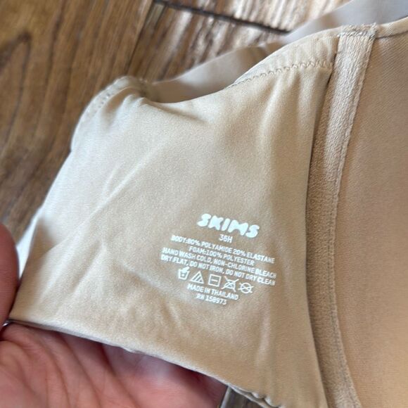 SKIMS underwire tshirt bra 36h nude - Picture 5 of 9
